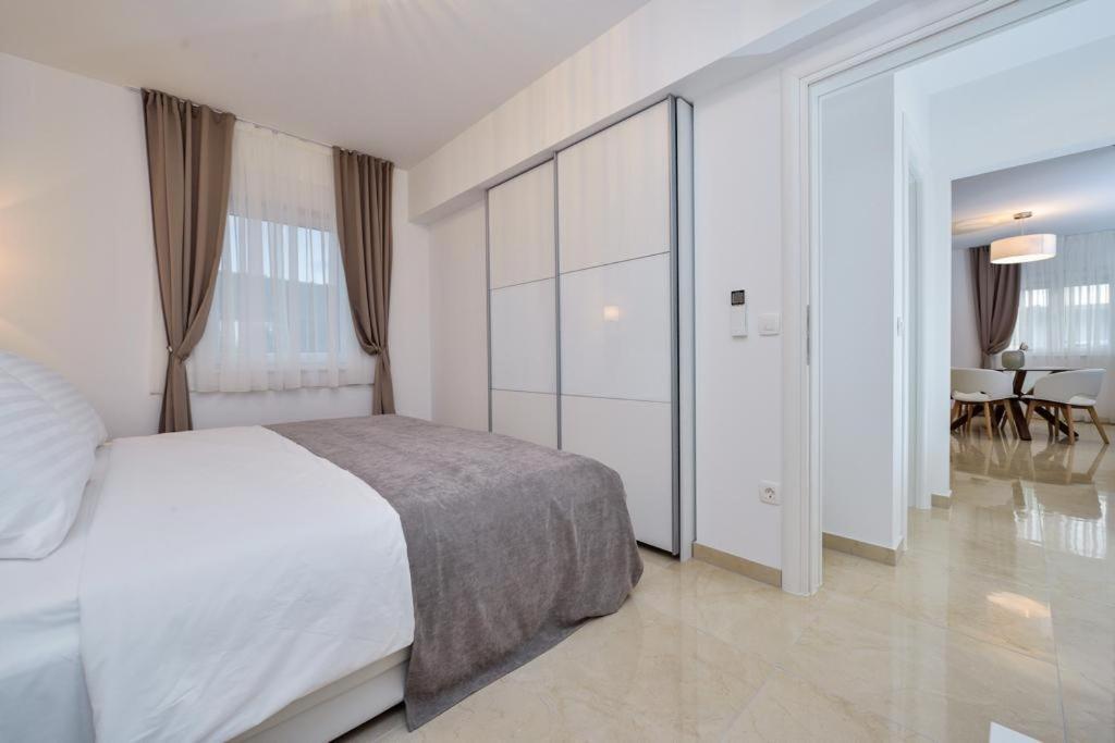 Luxury Apartment Arta-2 With Heated Pool And Jacuzzi Bibinje Exterior foto